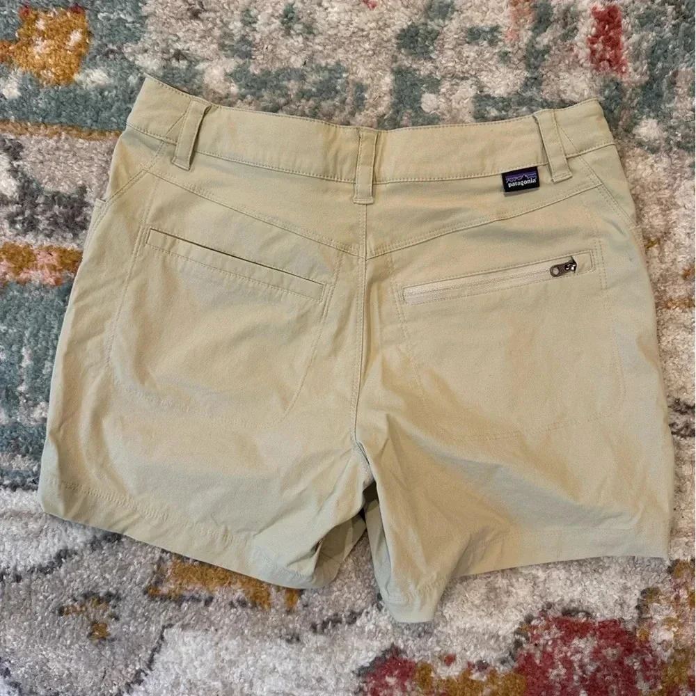 Patagonia beige 5” shorts C-2